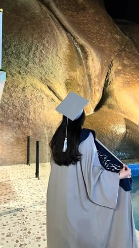 عباية تخرج 2026 بالاسم والعبارة وسنة التخرج وشعار...