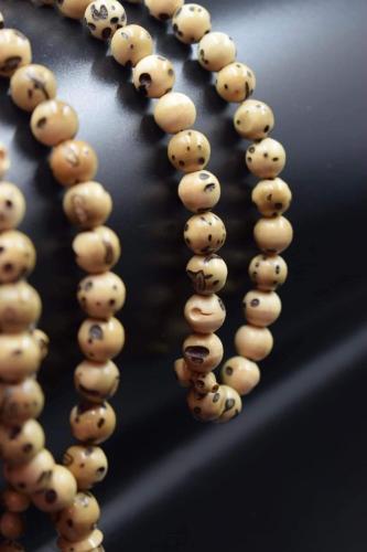 سبحة من العود الطبيعي برائحة العود الطبيعية الفواح...