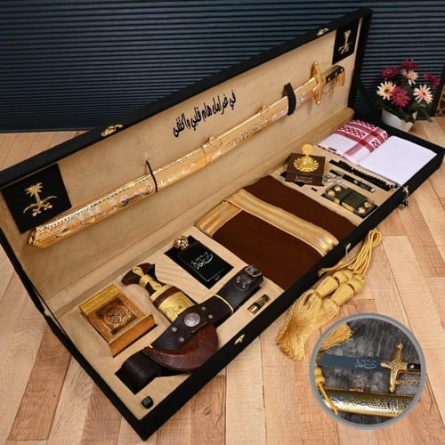 هدايا رجالي بوكس ملكي بشت خنجر سيف شماغ قماش اكسور...