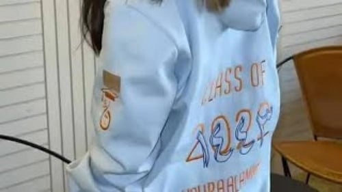 بلوفر تخرج رجالي نسائ بالاسم وعام التخرج تطريز