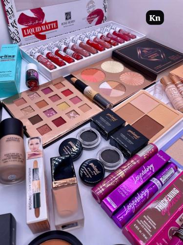 طقم مكياج كامل