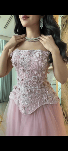 فستان سهرة وردي مطرز