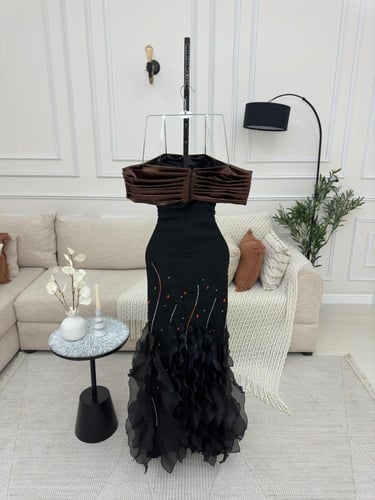 فستان سهرة قماش كريب ستريتش مع تفته مع جازار