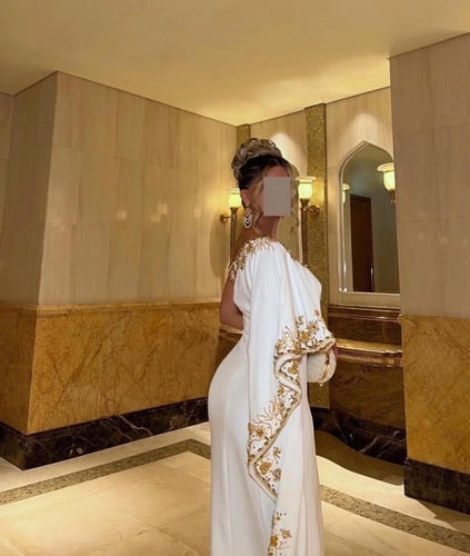 فستان نسائي اوف وايت تطريز يدوي قماش باربي