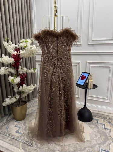 فستان نسائي سهره قماش شك سهره مع ريش أصلي