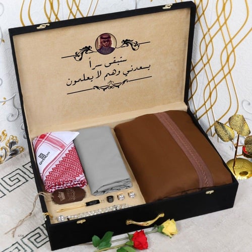 طقم رجالي شتوي مع فرو وشماغ وقماش مع بوكس الماركة