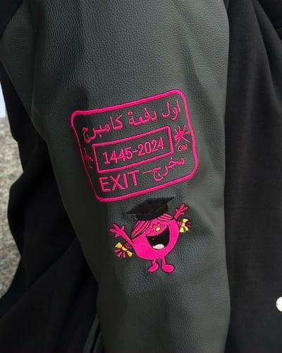 جاكيت تخرج بالاسم وعام التخرج جاكيت سنيور 2026