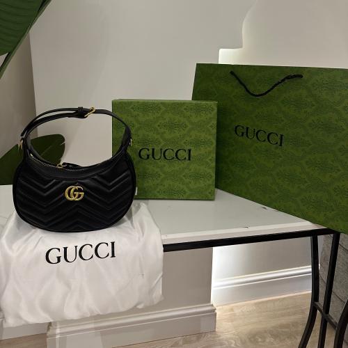 شنطة قوتشي اسود شامل الملحقات