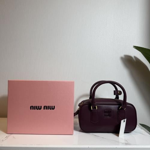 شنطة ميو ميو عنابي