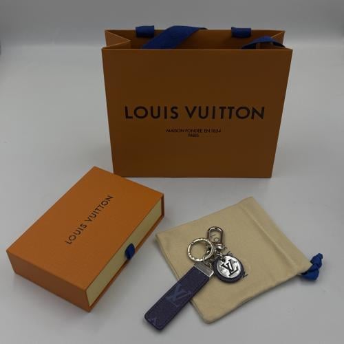 ميدالية Lv شامل الملحقات