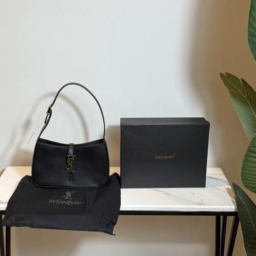 شنطة ايف سان لوران