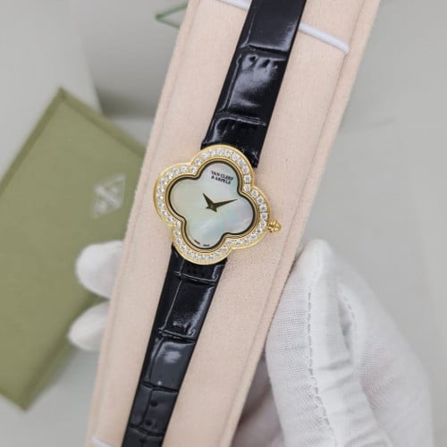 ساعة فان كليف اسود وذهبي شامل الملحقات