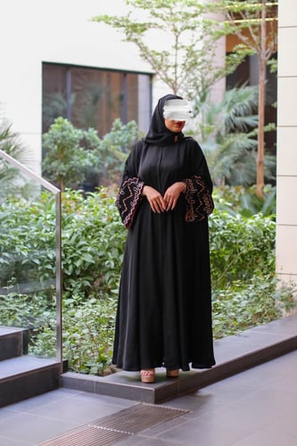 عبايه تطريز خام انترنت يتغير لون تطريز