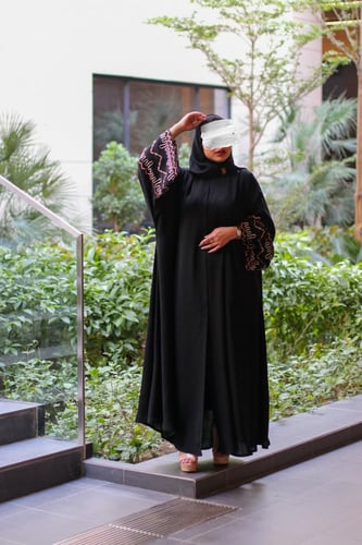 عبايه تطريز خام انترنت يتغير لون تطريز