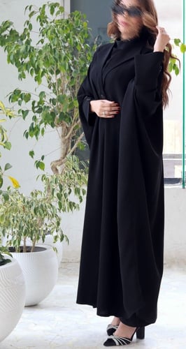 عبايه نص بشت