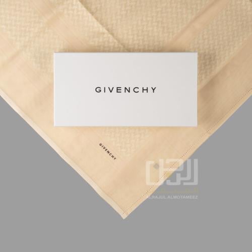 شماغ بيج من جيفنشي