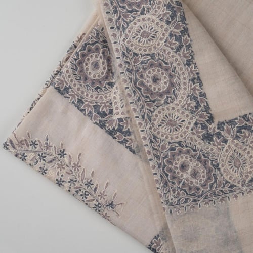 شال كشميري بشمينه من ڤالور مطرز الي