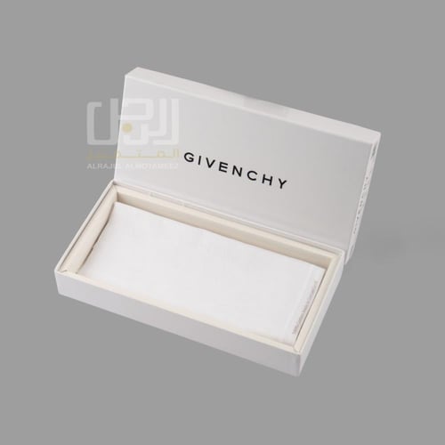 غترة جيفنشي أبيض