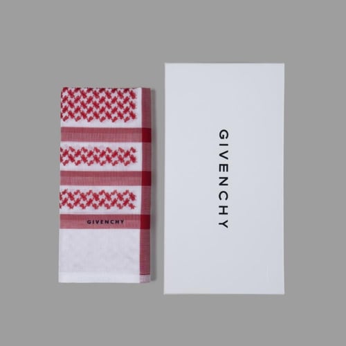 شماغ جيفنشي احمر المميز