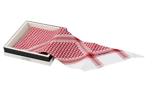 شماغ جيفنشي كلاســــــيك 2026