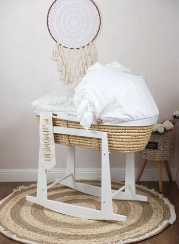 سرير سلة موسى مع حامل هزاز خشبي لون ابيض