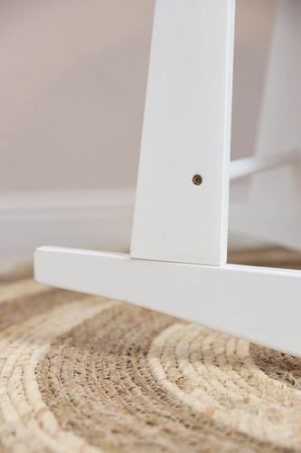 مهد مواليد (سلة موسى) + قاعدة لون ابيض