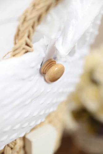 مهد مواليد (سلة موسى) لون ابيض + قاعدة