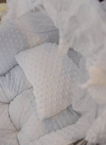 مهد مواليد (سلة موسى) + قاعدة لون ابيض