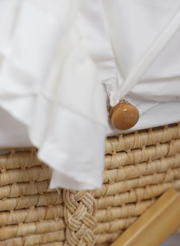 سرير سلة موسى مع حامل هزاز خشبي لون ابيض