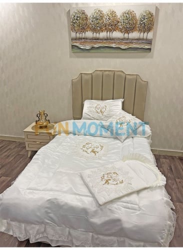 طقم مفرش نفاس ناعمة ومتكاملة-تطريز بذهبي (طفلي)