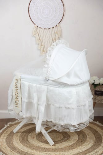 مهد مواليد (سلة موسى) لون ابيض + قاعدة