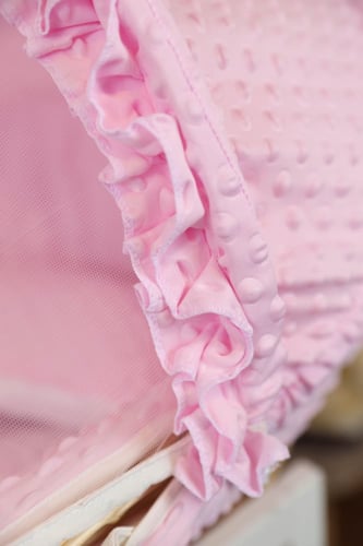 مهد مواليد (سلة موسى) لون وردي + قاعدة