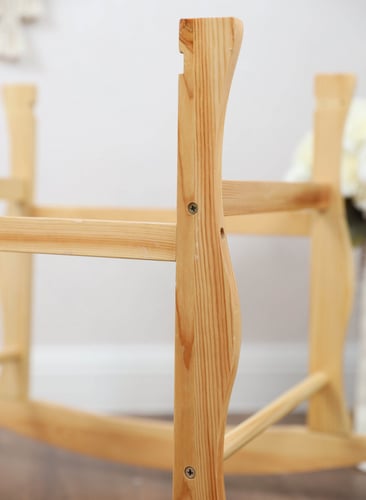 مهد مواليد (سلة موسى) ابيض + قاعدة خشبي