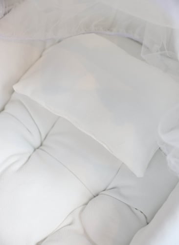 مهد مواليد (سلة موسى) ابيض + قاعدة خشبي