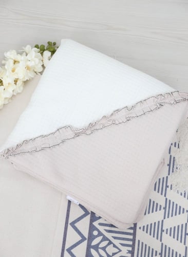 بطانية ومدس مواليد مع شريط مربوط