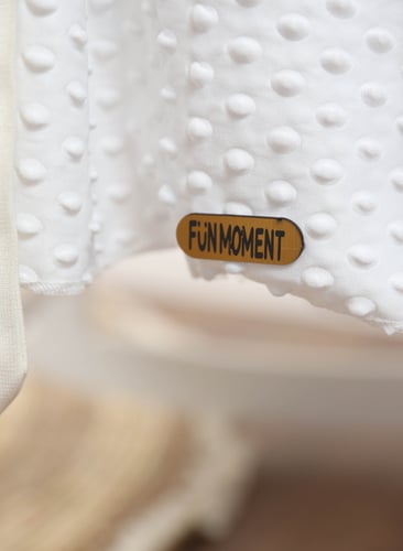 مهد مواليد (سلة موسى) + قاعدة هزاز ابيض