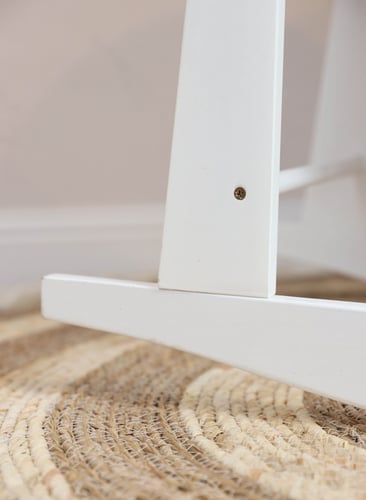 مهد مواليد (سلة موسى) + قاعدة هزاز ابيض