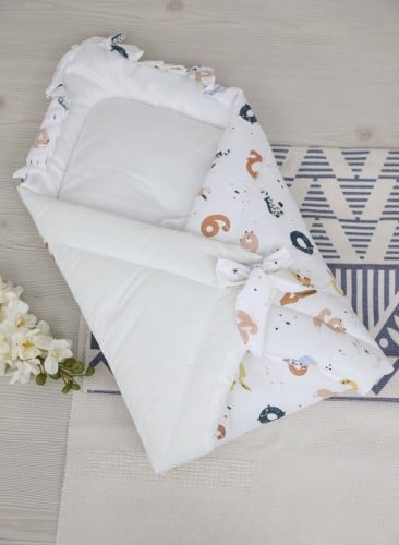 بطانية ومدس مواليد مع شريط مربوط