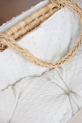 مهد مواليد (سلة موسى) لون سكري + قاعدة