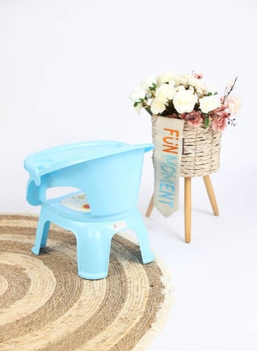 كرسي بلاستيك للأطفال مع حامل طعام مع مكان مخصص للأ...