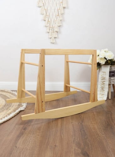 مهد مواليد (سلة موسى) + قاعدة لون خشبي