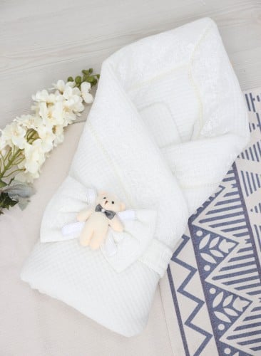 بطانية ومدس مواليد مع شريط مربوط