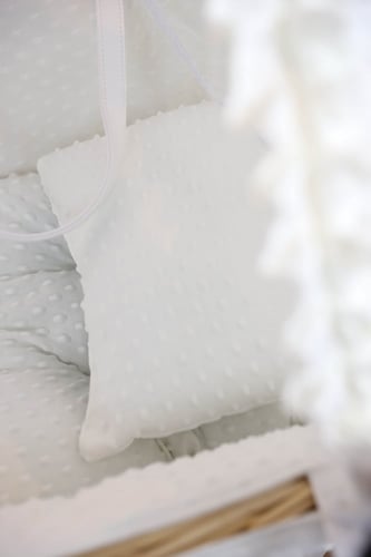 مهد مواليد (سلة موسى) لون ابيض + قاعدة