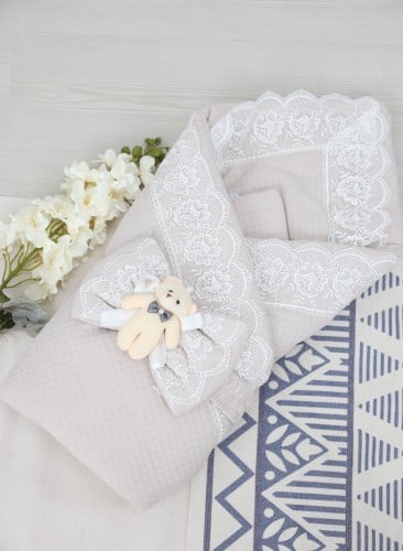 بطانية ومدس مواليد مع شريط مربوط