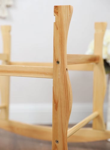 مهد مواليد (سلة موسى) ابيض + قاعدة خشبي