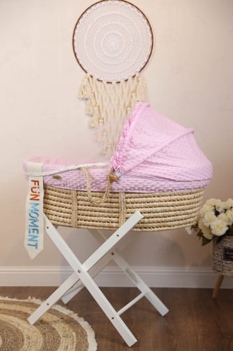 مهد مواليد (سلة موسى) لون وردي + قاعدة