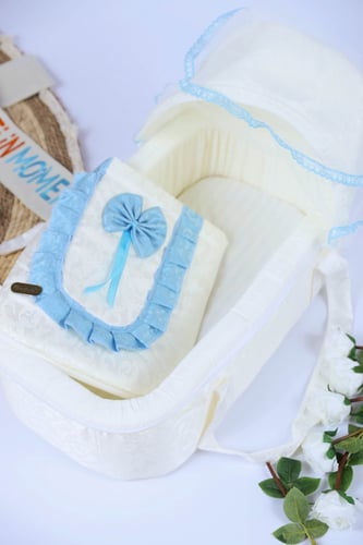 سرير مولود مبطن محمول-ابيض/ازرق