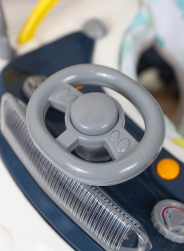 مشاية أطفال بمقعد ناعم مبطن وقابل للطي