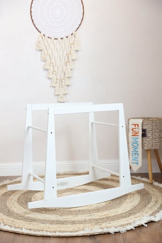 مهد مواليد (سلة موسى) لون ابيض + قاعدة