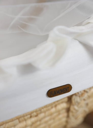 مهد مواليد (سلة موسى) + قاعدة لون خشبي